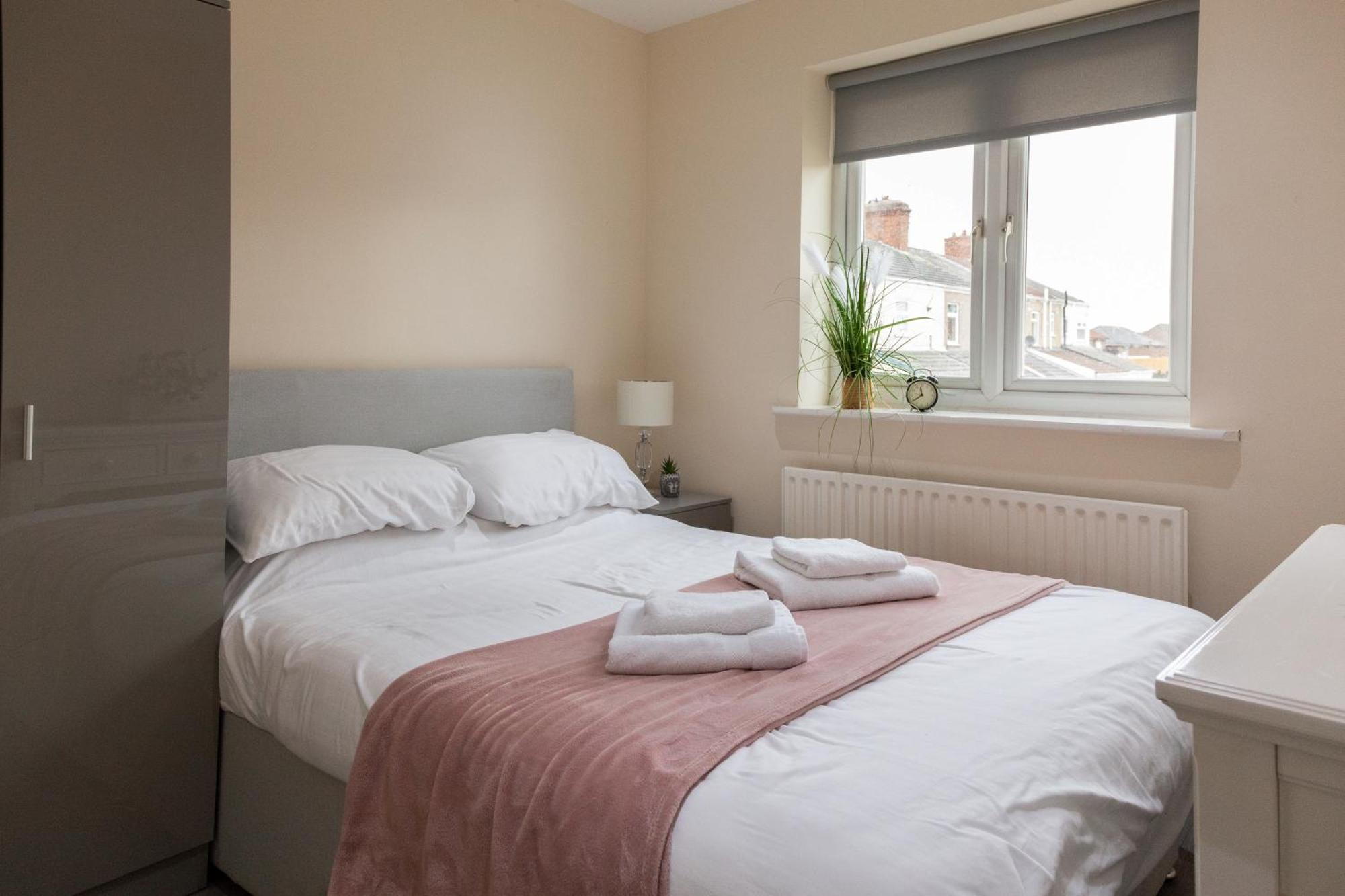 Pinfold Court Apartments Knowsley Esterno foto