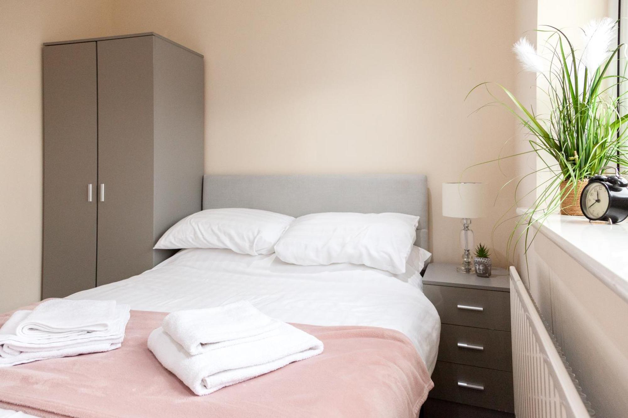 Pinfold Court Apartments Knowsley Esterno foto