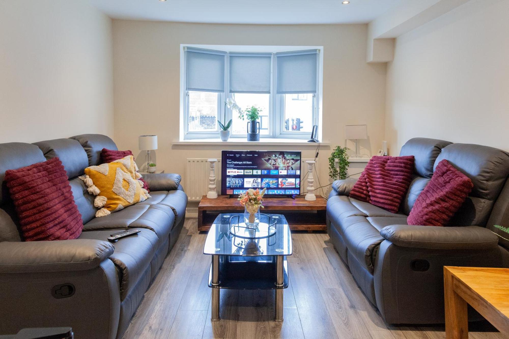 Pinfold Court Apartments Knowsley Esterno foto
