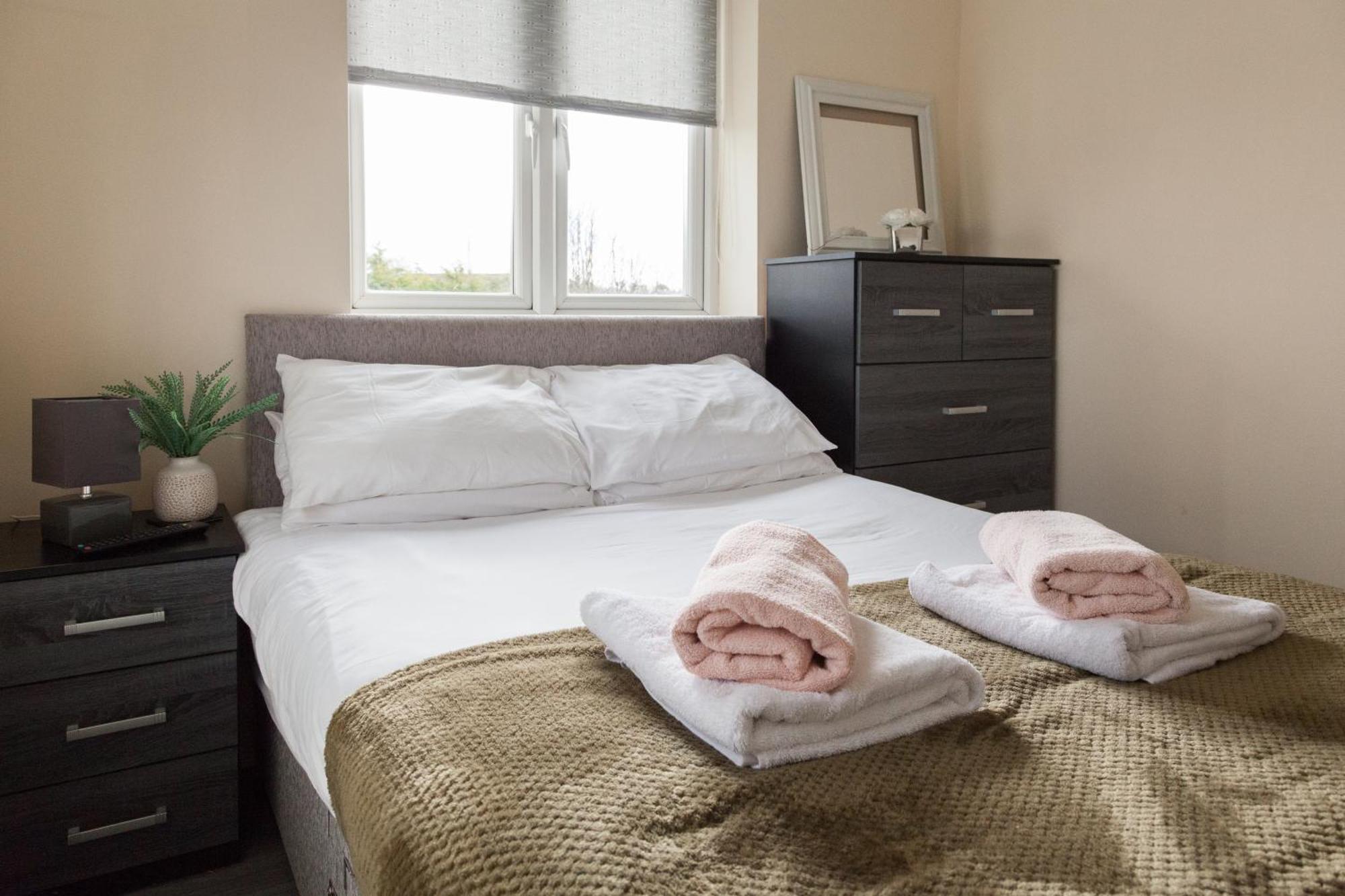 Pinfold Court Apartments Knowsley Esterno foto