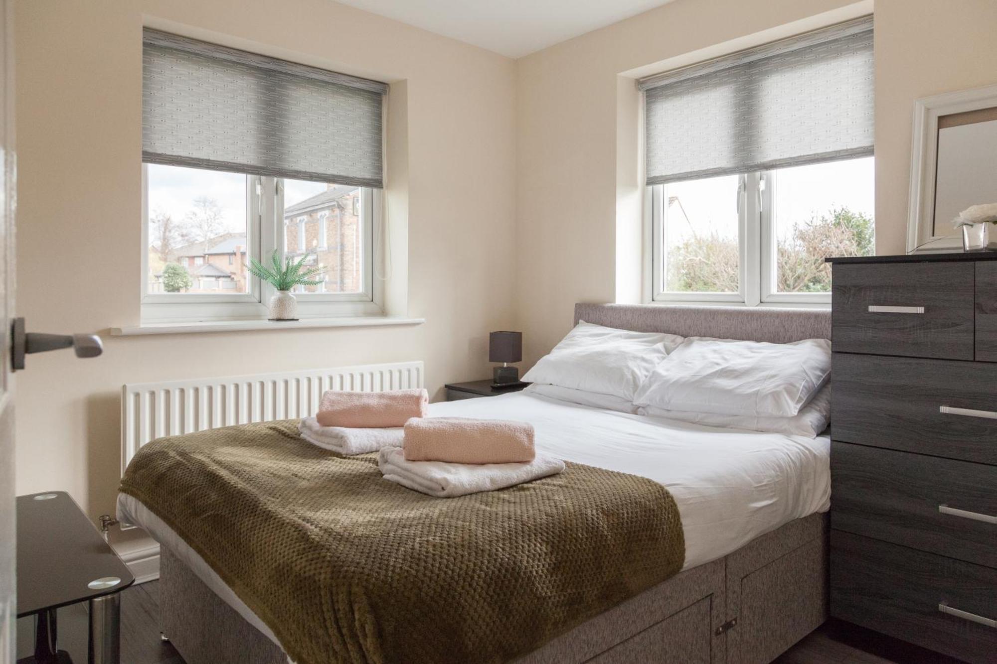 Pinfold Court Apartments Knowsley Esterno foto