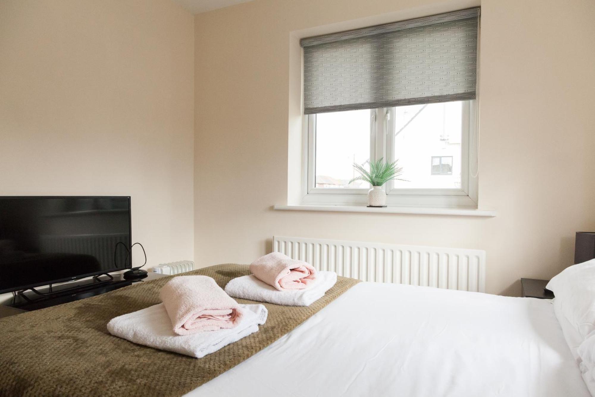 Pinfold Court Apartments Knowsley Esterno foto