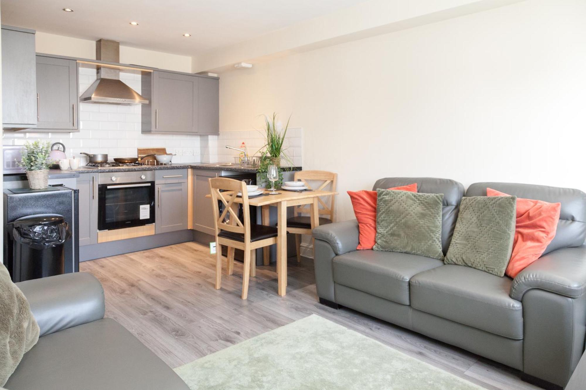 Pinfold Court Apartments Knowsley Esterno foto
