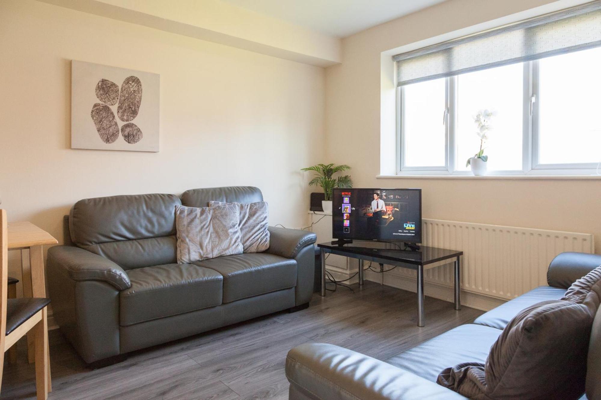 Pinfold Court Apartments Knowsley Esterno foto