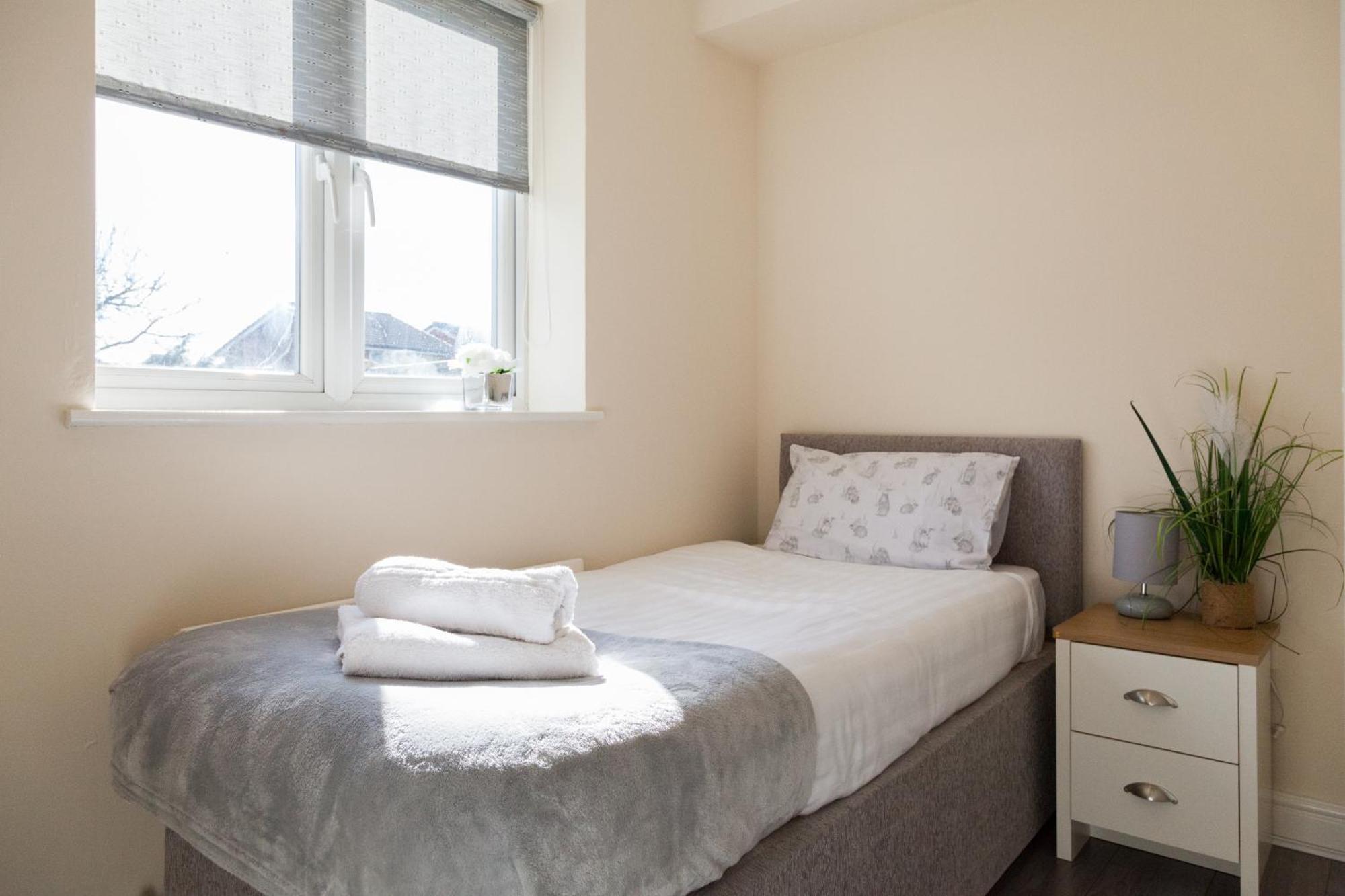 Pinfold Court Apartments Knowsley Esterno foto