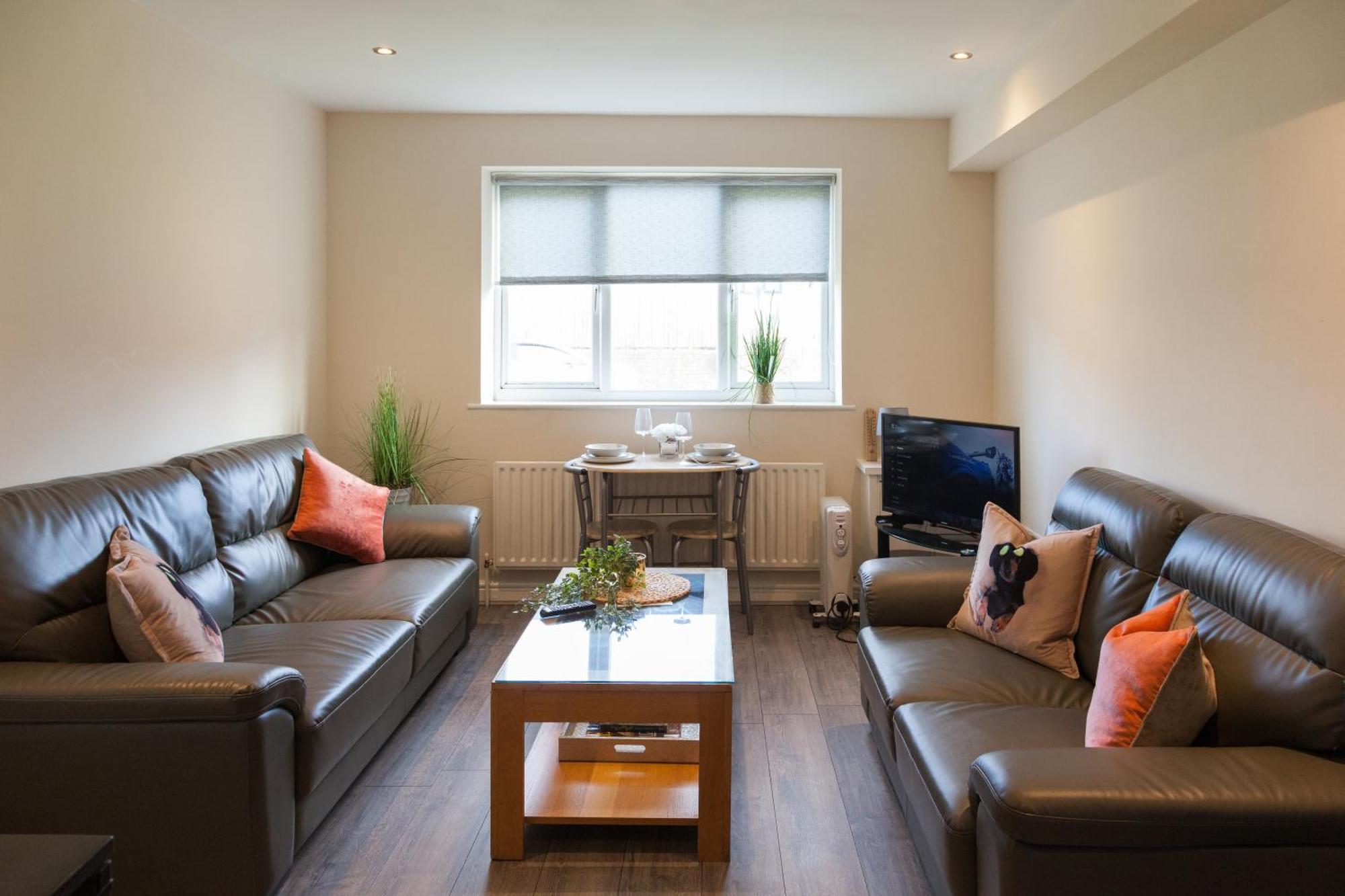 Pinfold Court Apartments Knowsley Esterno foto