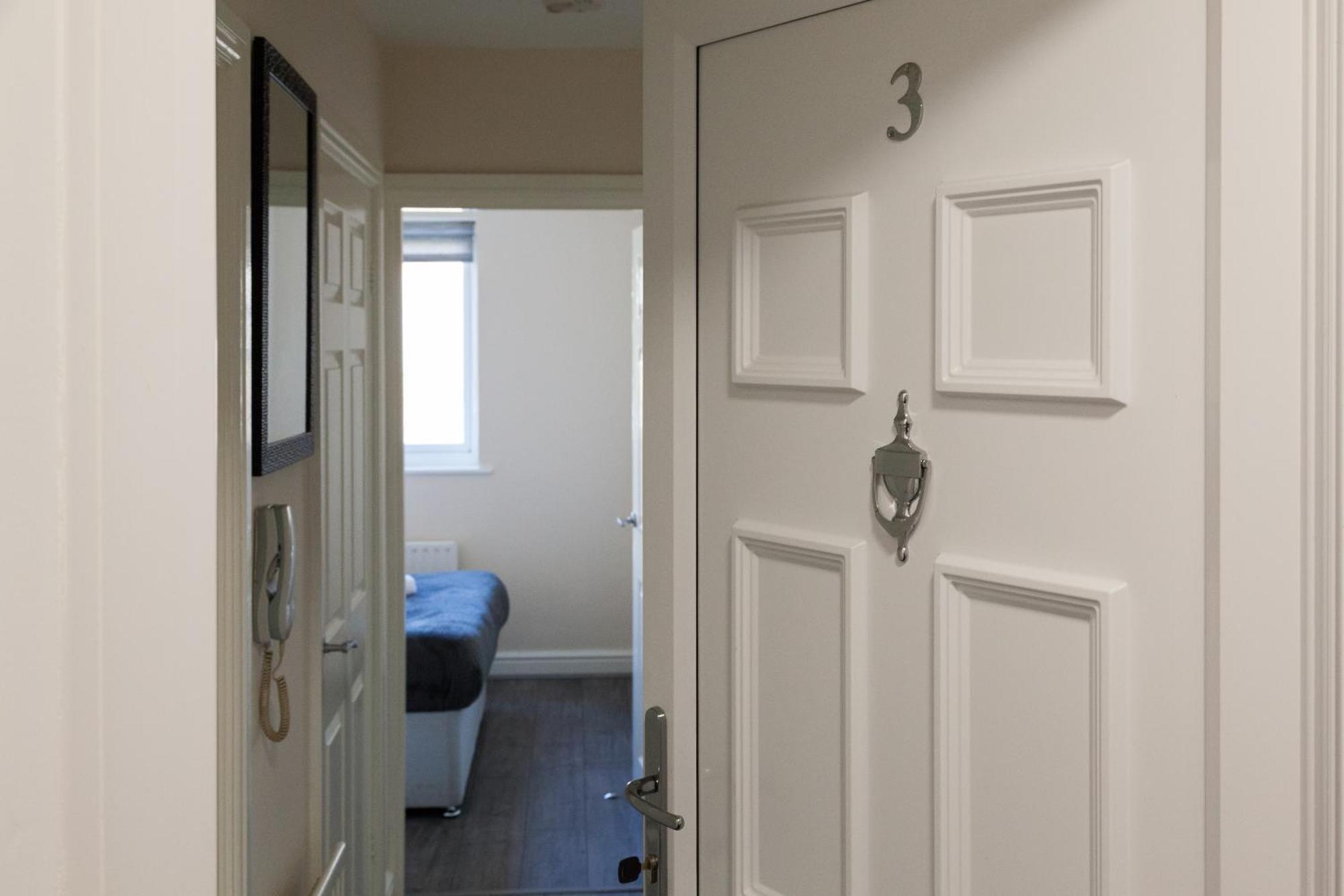 Pinfold Court Apartments Knowsley Esterno foto