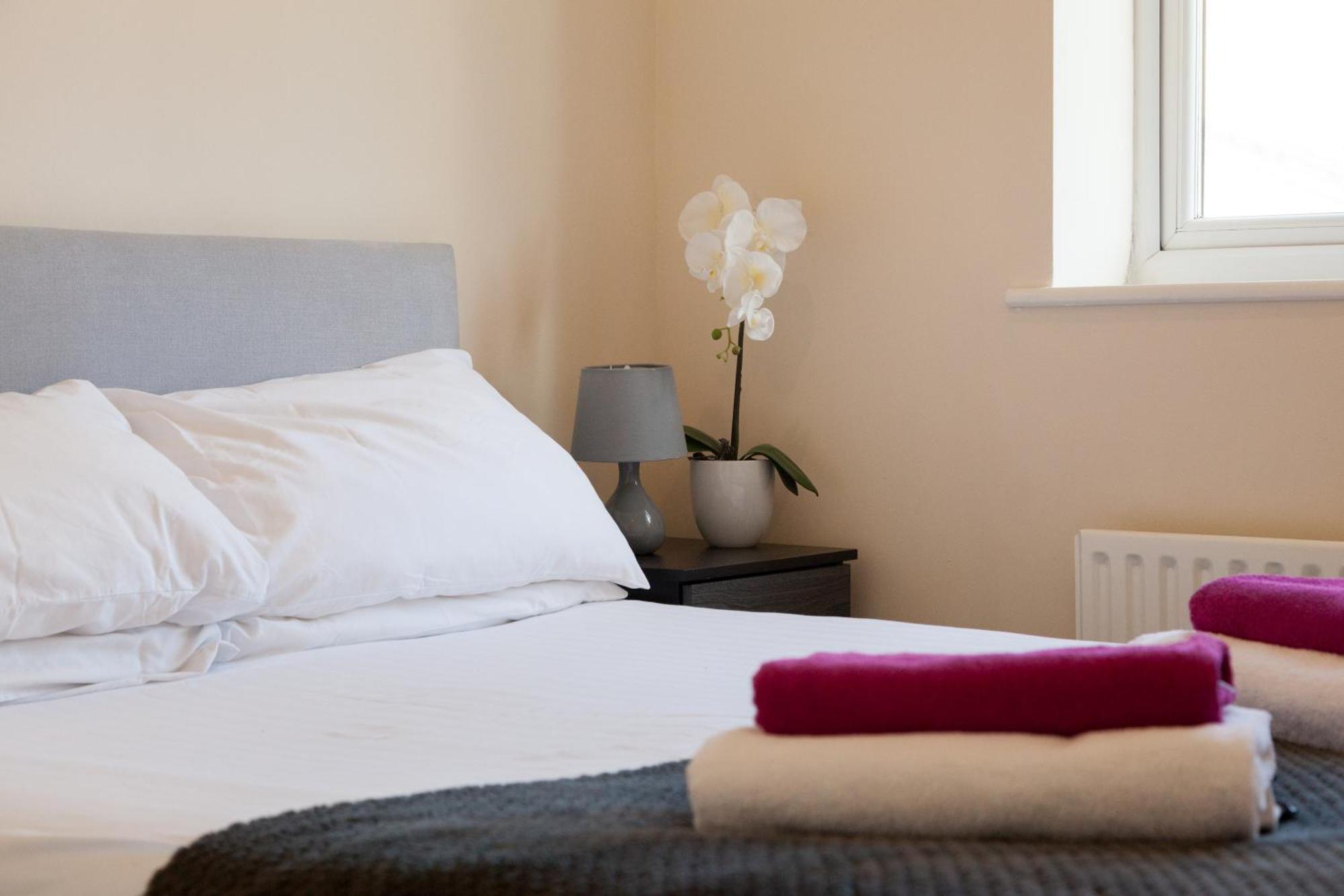 Pinfold Court Apartments Knowsley Esterno foto