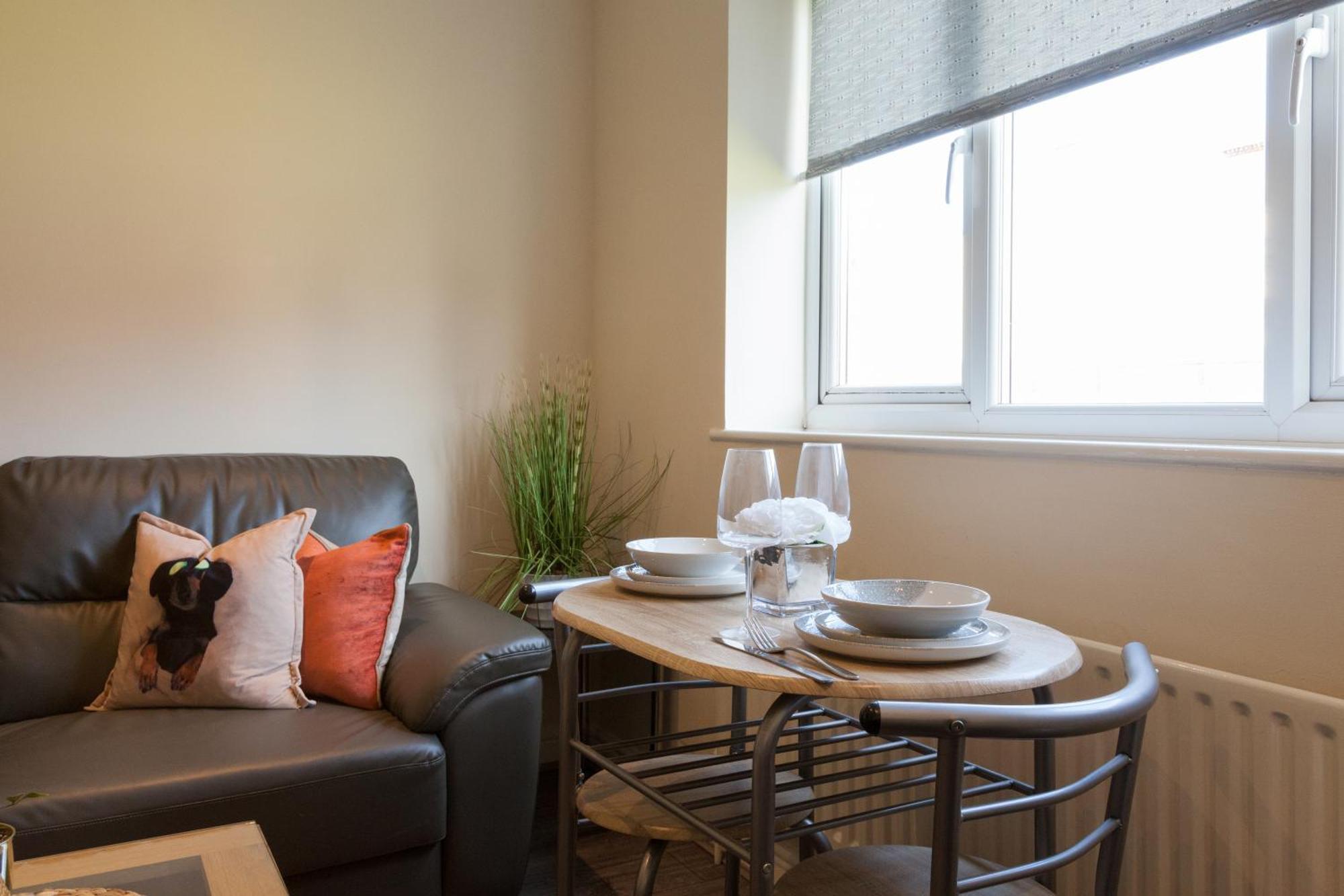 Pinfold Court Apartments Knowsley Esterno foto