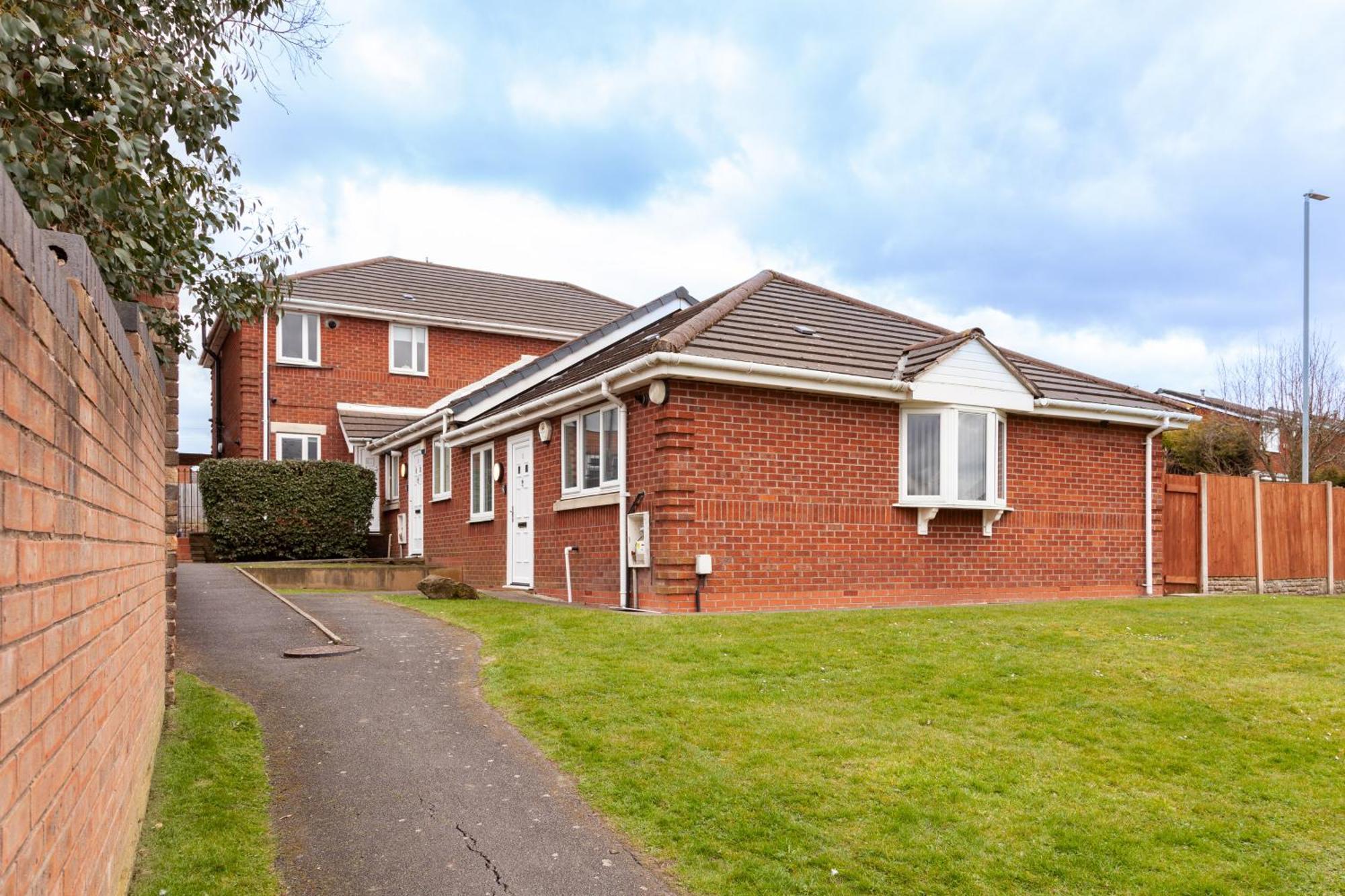 Pinfold Court Apartments Knowsley Esterno foto